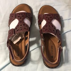 Cushionaire, size 9M.